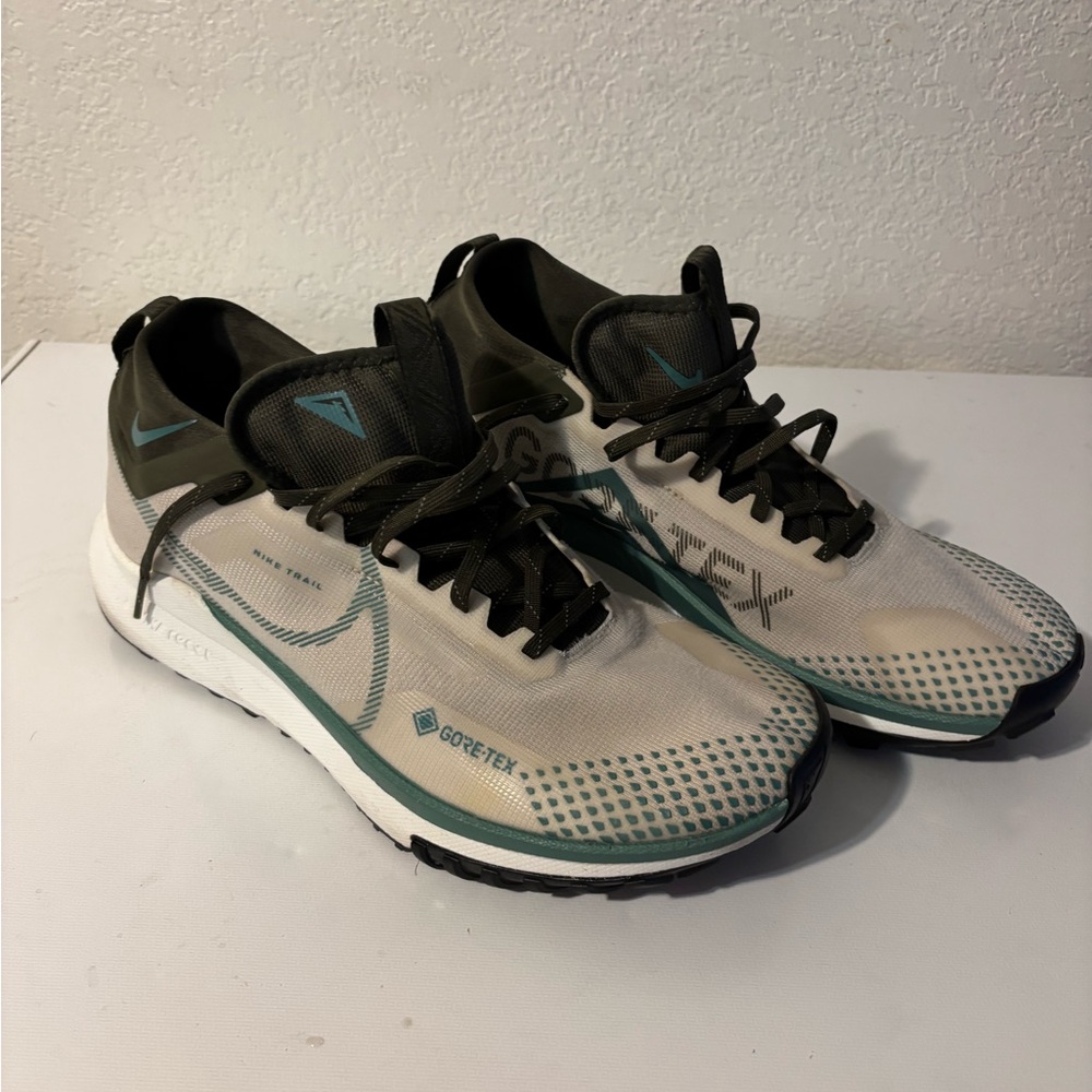 Nike Pegasus Trail Gore-Tex in Cream and Green